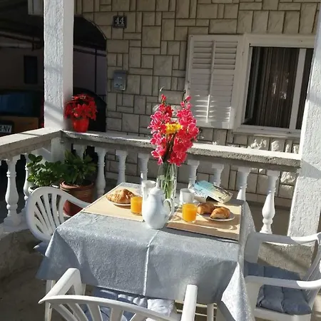 Apartment Ana *