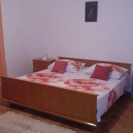 Apartment Ana *