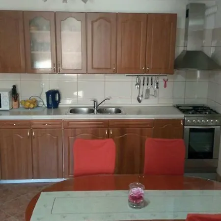 Ana Apartment *
